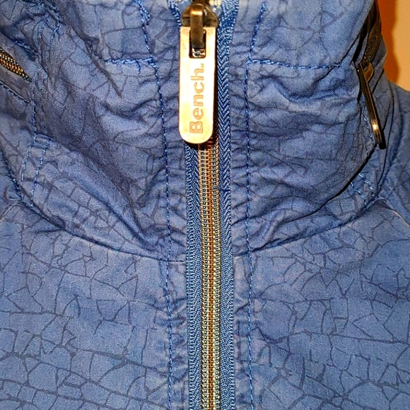 Bench Jacket w/ Zipper/Hood Feature! - Picture 4 of 9